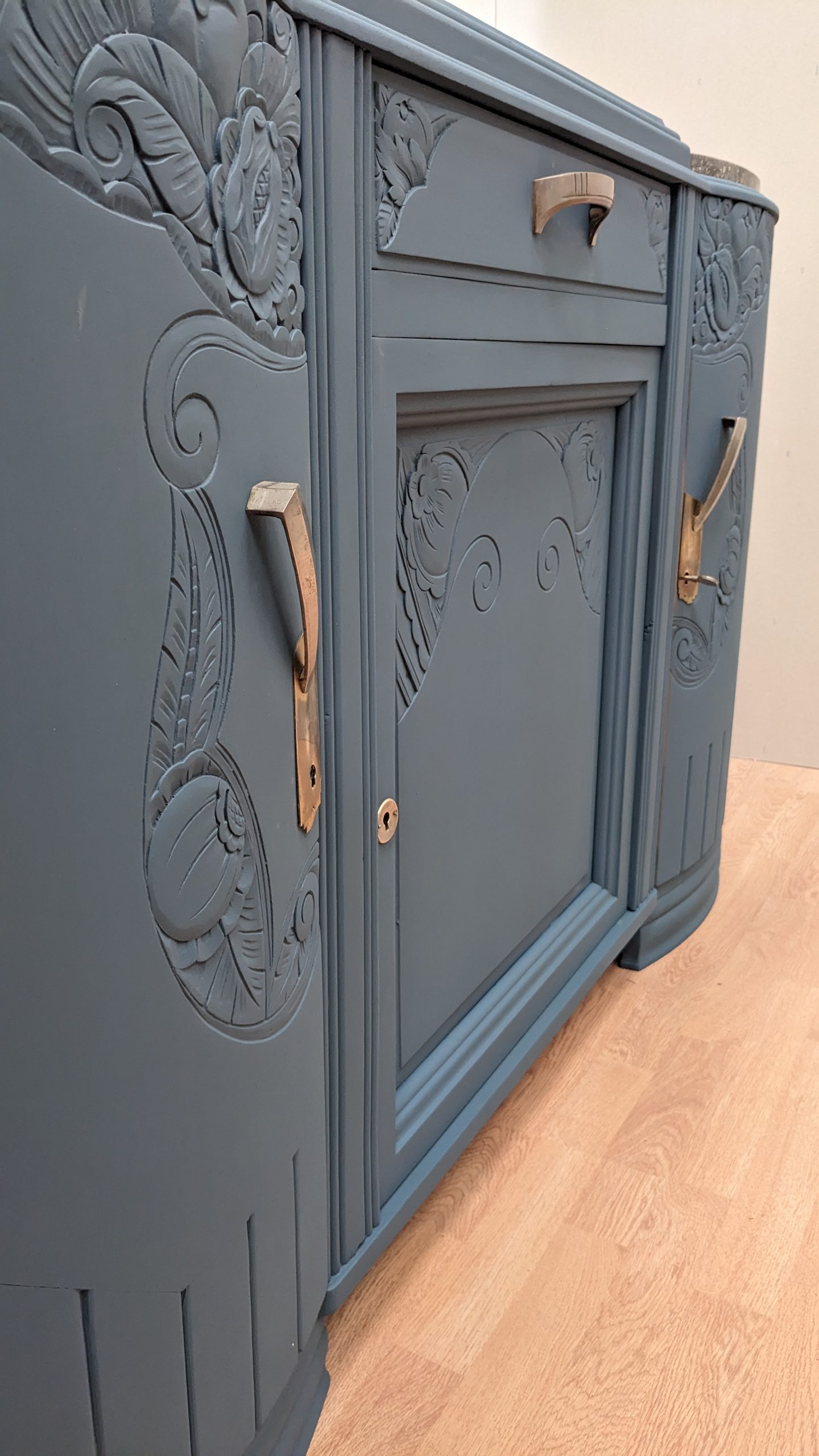 meubles anciens Buffet art-déco bleu de chez coat