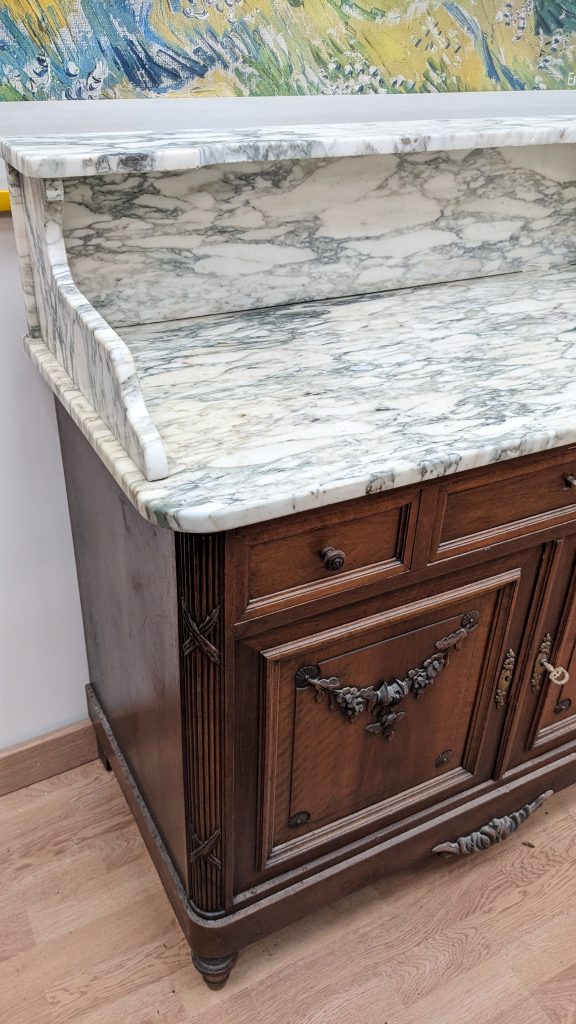 cabinet de toilette avec marbre