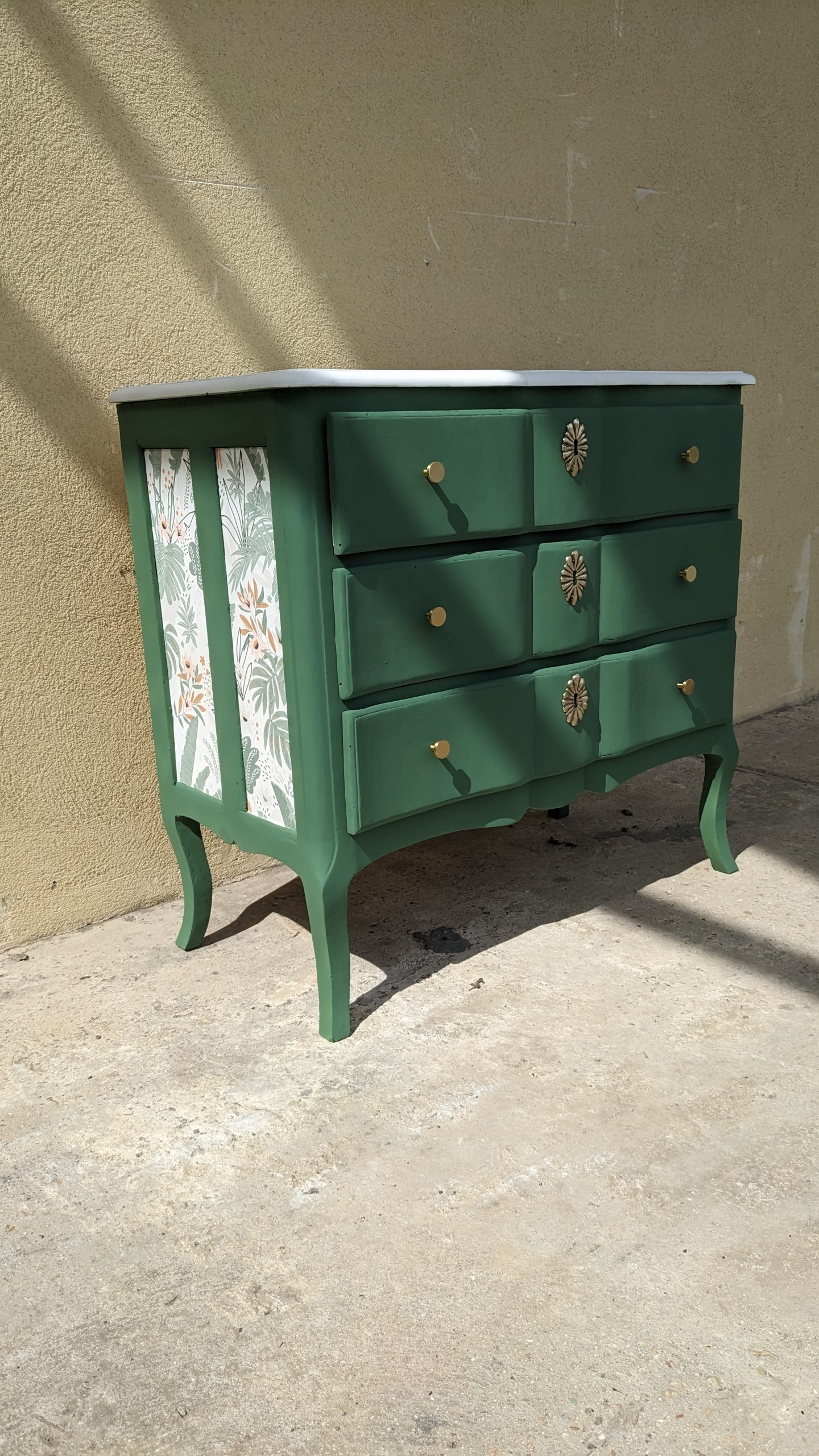 commode restauré peinture et papier peint