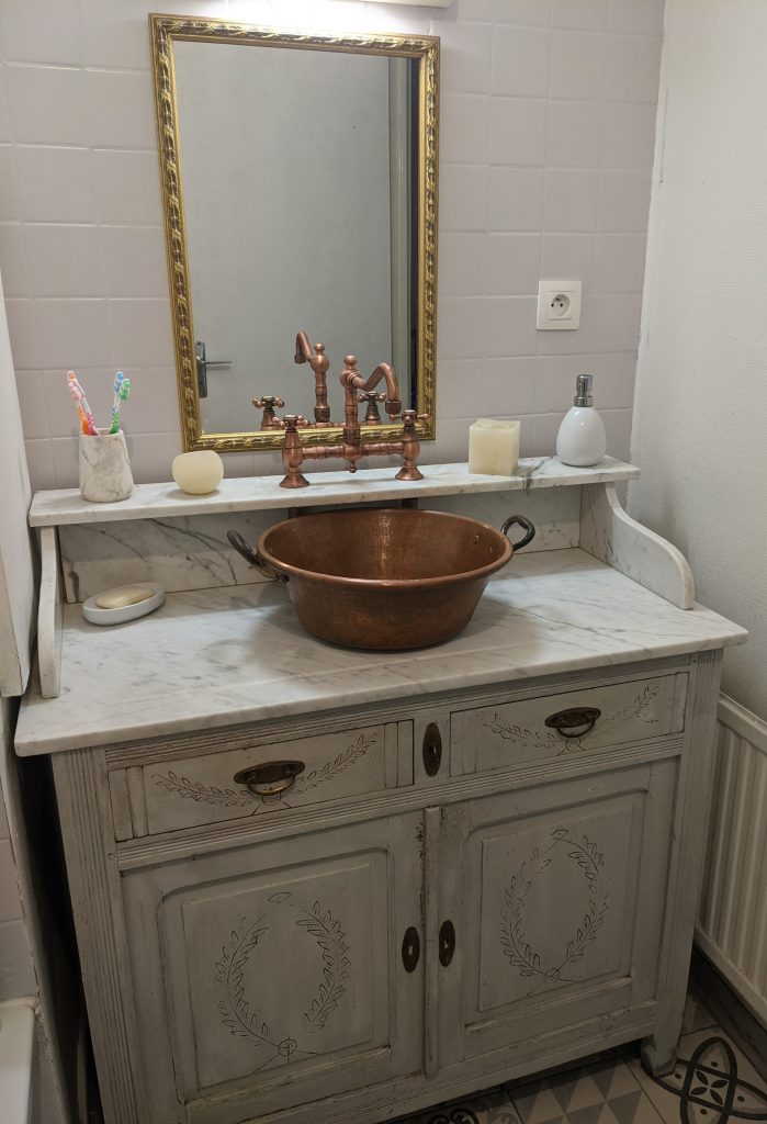 meubles anciens Buffet de toilette avec marbre transformé avec vasque de confiturier